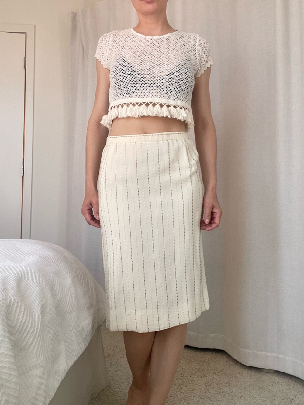 Carolina Herrera Sz 4 Vintage Cream Midi Pencil Skirt with Subtle Pinstripes
